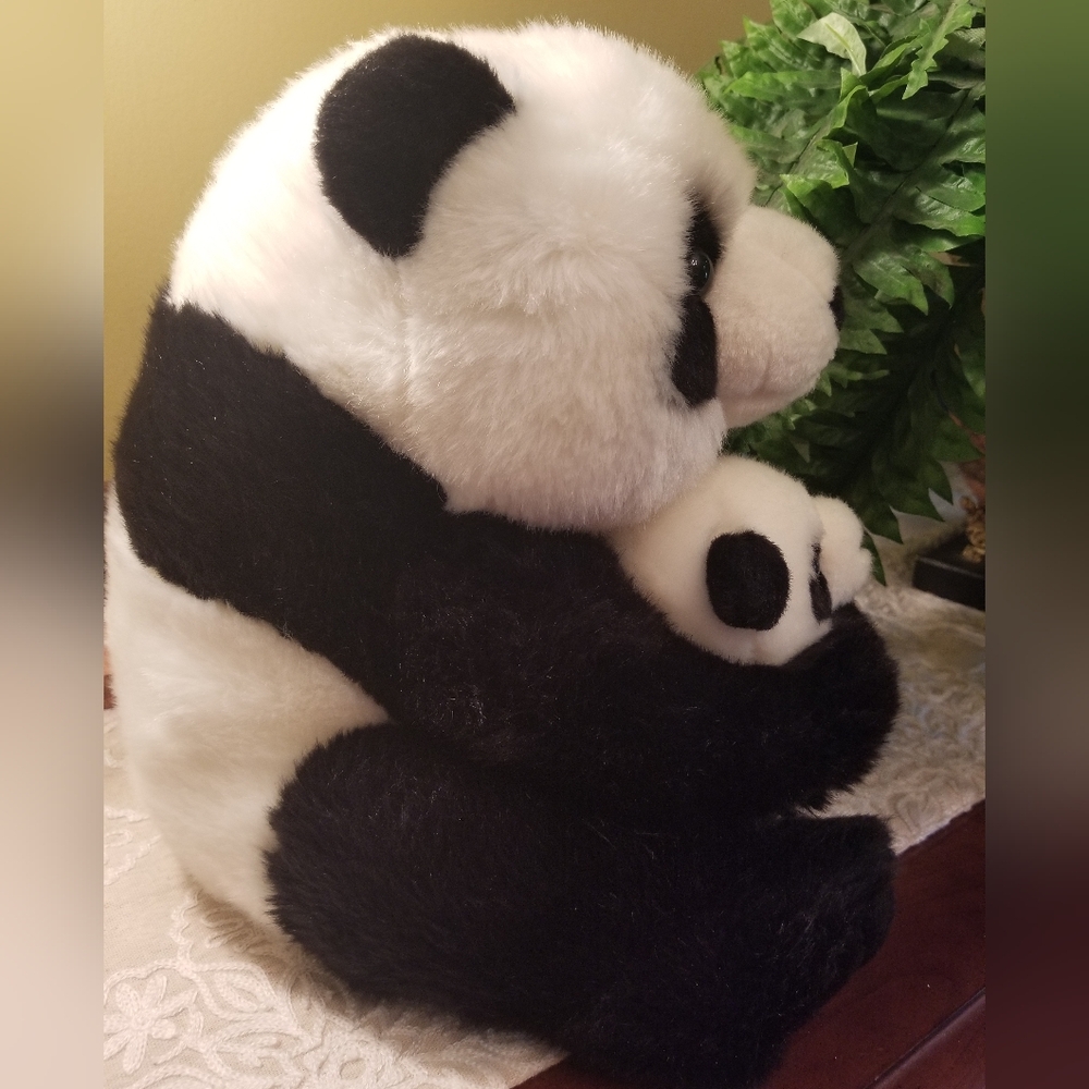 Panda With Cub - Picture 4 of 5